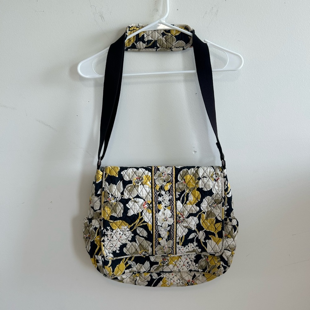 Vera Bradley Messenger Baby Bag I’m Retired Dogwood Pattern🤍